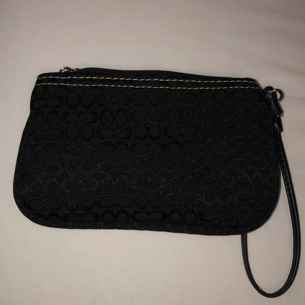 adorable black COACH wristlet in perfect condition - Picture 3 of 3